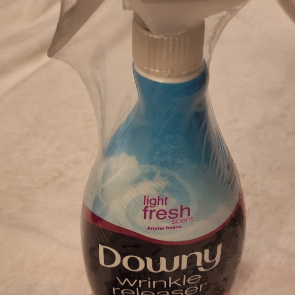 NWT! Sealed!! Downy Wrinkle Releaser Plus 33.8oz - Picture 3 of 9